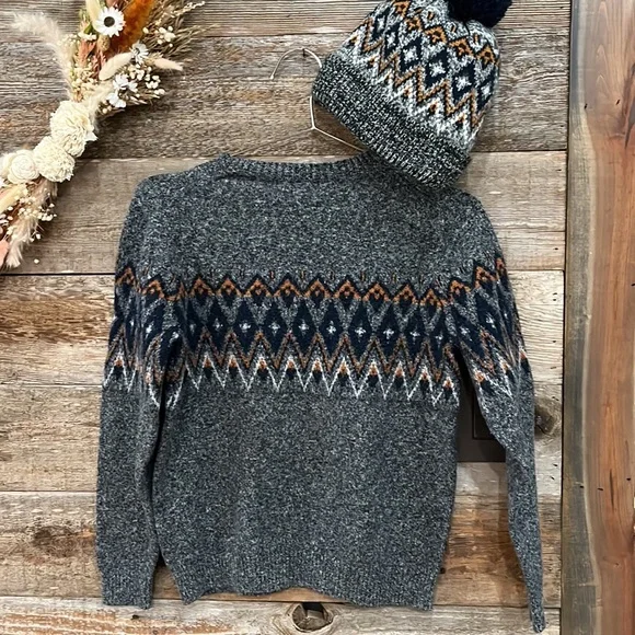 Boys fluffy sweater and matching hat - Picture 5 of 8
